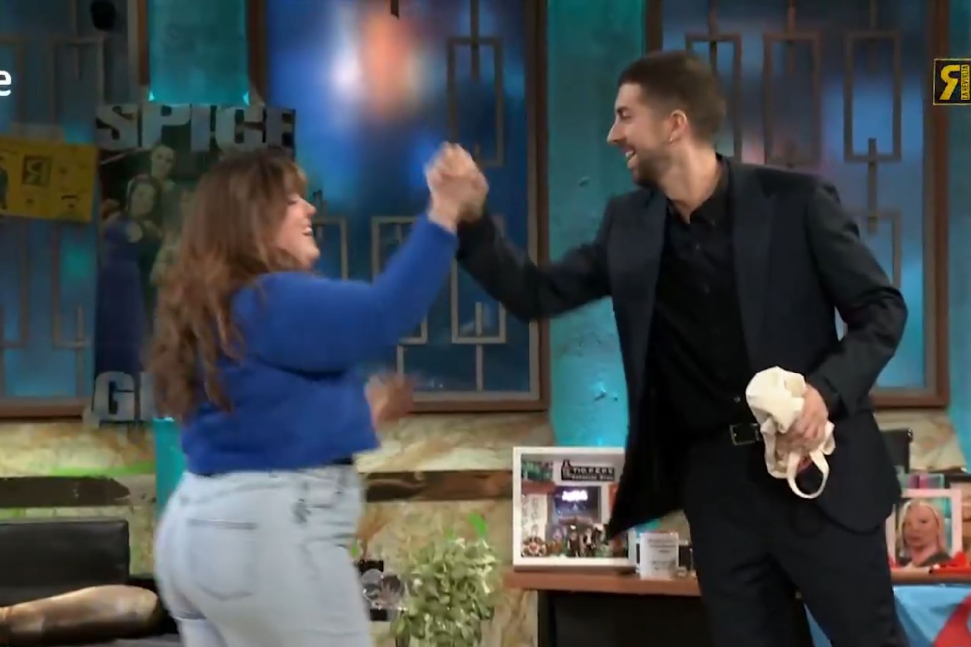 射让广东队 射让广东队